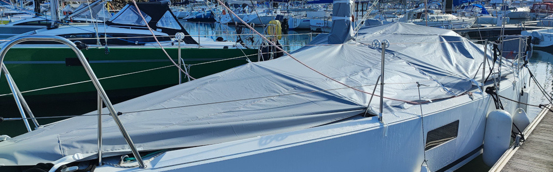 Comment installer un taud plat pont pour voilier ?